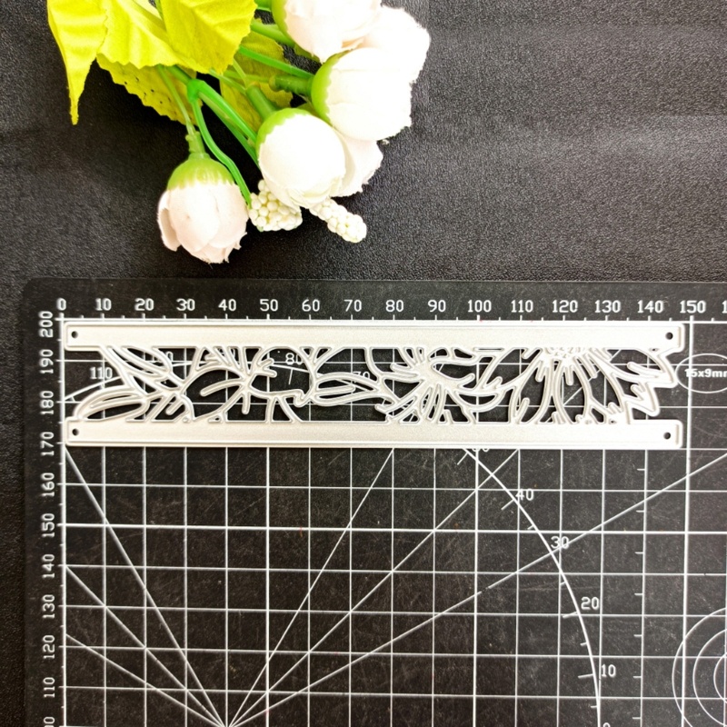 Khuôn Cắt Giấy Kim Loại Khung Hoa Xinh Xắn