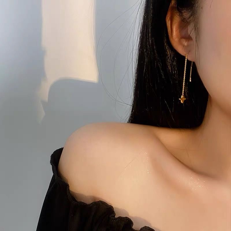 Khuyên Tai Thép Titan Dáng Dài Không Gây Dị Ứng Hình Cỏ Bốn Lá May Mắn Thời Trang Mới