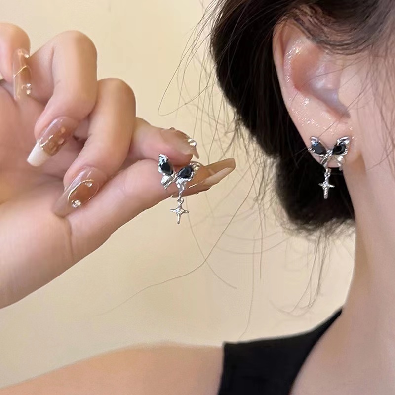 Khuyên Tai Tua Rua Hình Bướm Đen Cá Tính Quyến Rũ Dành Cho Nữ