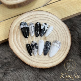 Móng úp thiết kế màu trắng đen đính nơ