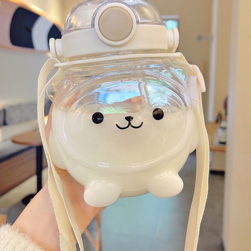 Bình nước dễ thương 1000ml hình gấu cute kèm dây đeo có ống hút chất liệu nhựa cao cấp an toàn HSU
