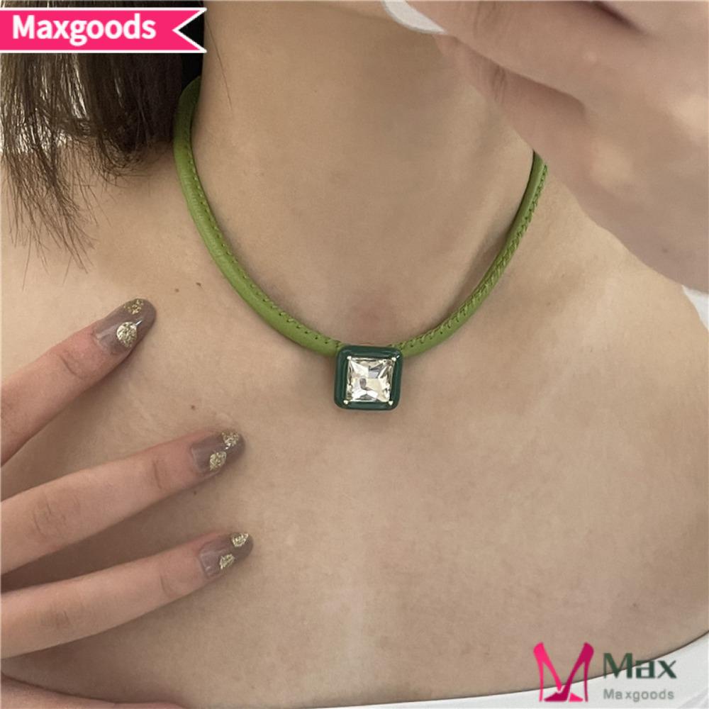 Vòng cổ Mặt Hình Hoa / Trái Tim Xinh Xắn Thời Trang