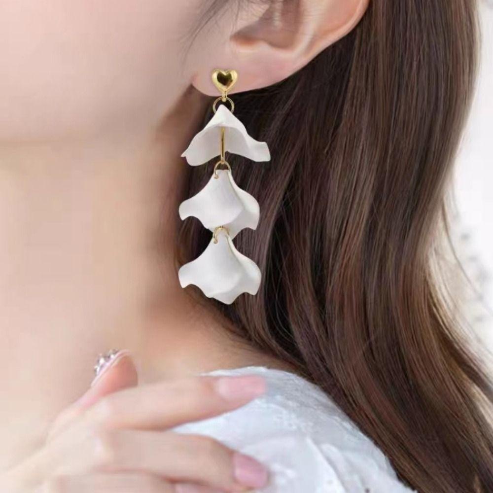 Bông Tai Dáng Dài Hình Cánh Hoa Phối Tua Rua Phong Cách Hàn Quốc Tinh Tế Thời Trang