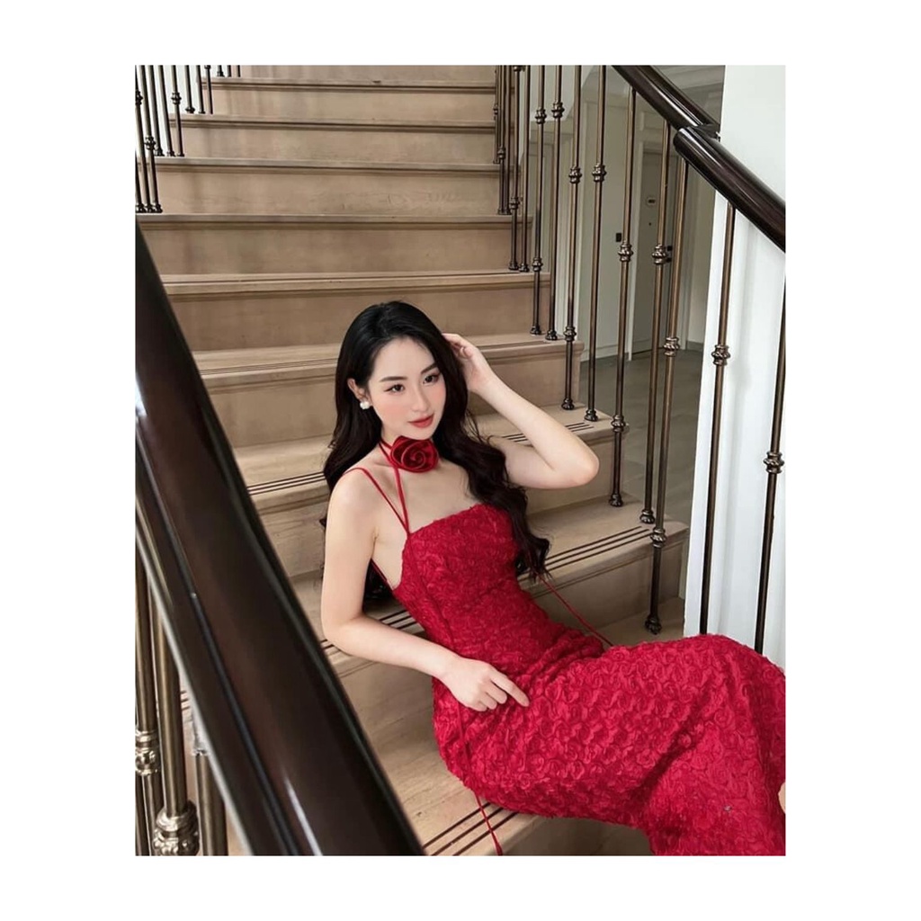 Đầm body dây ren hoa nổi siêu xinh xắn