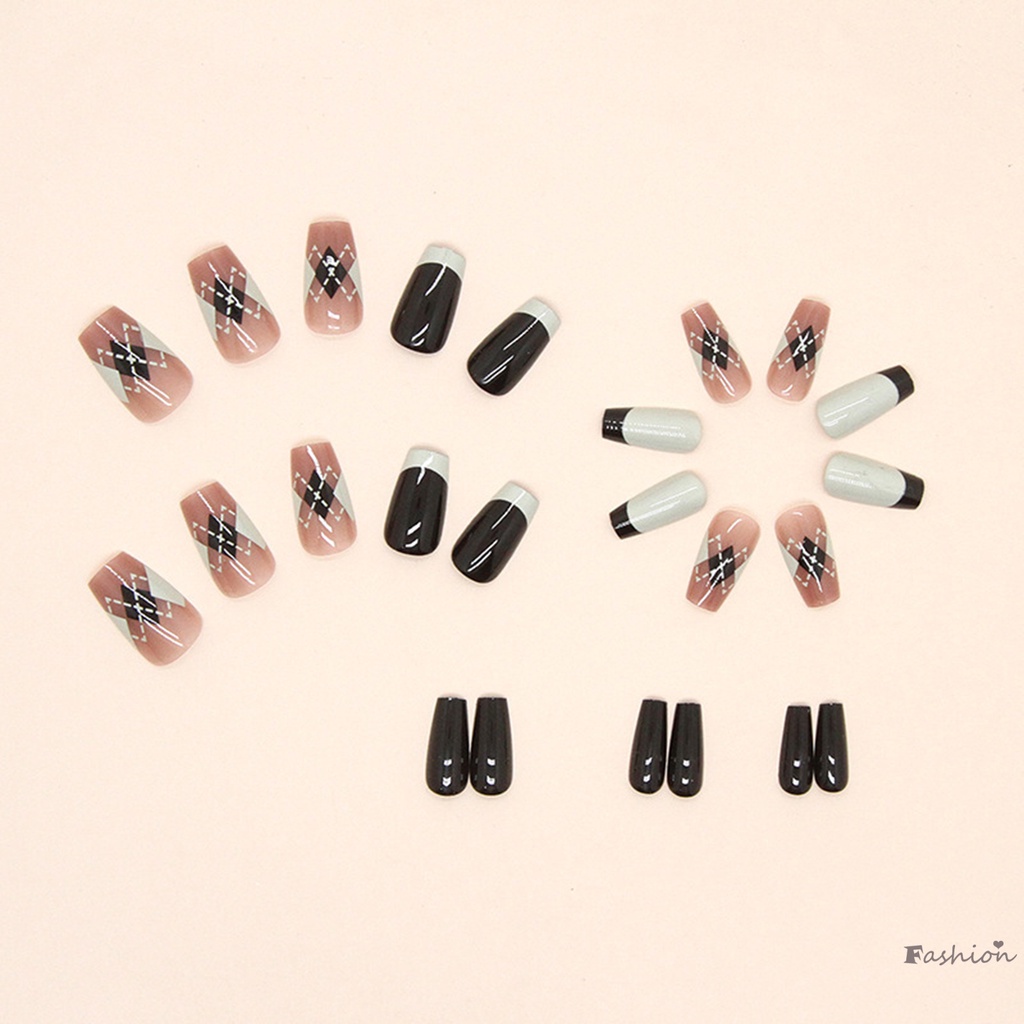 Móng Tay Giả Họa Tiết Kẻ Sọc Độc Đáo Hợp Thời Trang