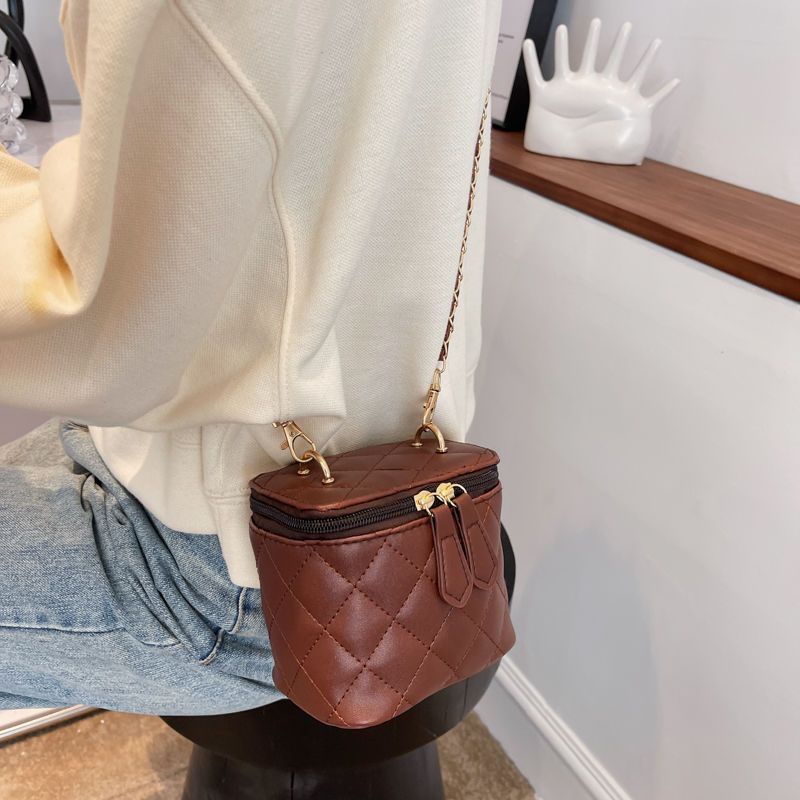 Túi Đeo Chéo Dây Kim Loại Kiểu Dáng Mới Lạ Cho Nữ