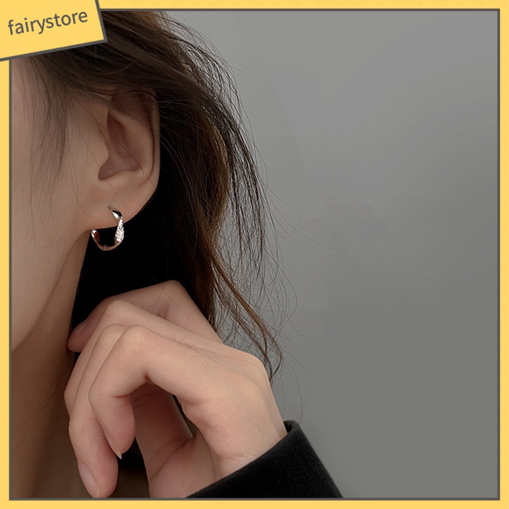 1 Bông Tai Tròn Đính Đá Zircon Lấp Lánh Dễ Phối Đồ Thời Trang Cho Nữ