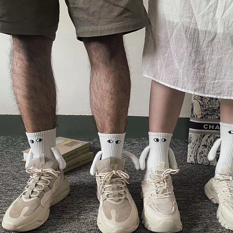 Đôi Vớ Cầm Tay Cặp Đôi Tik Tok Influencer Siêu Hot Ba Chiều Màu Trắng Thuần Cotton Hình Búp Bê Độ