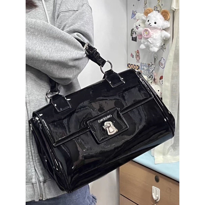 Túi Da Bóng Đeo Vai Màu Đen Bóng Sức Chứa Lớn 33X23 Thời Trung Cổ