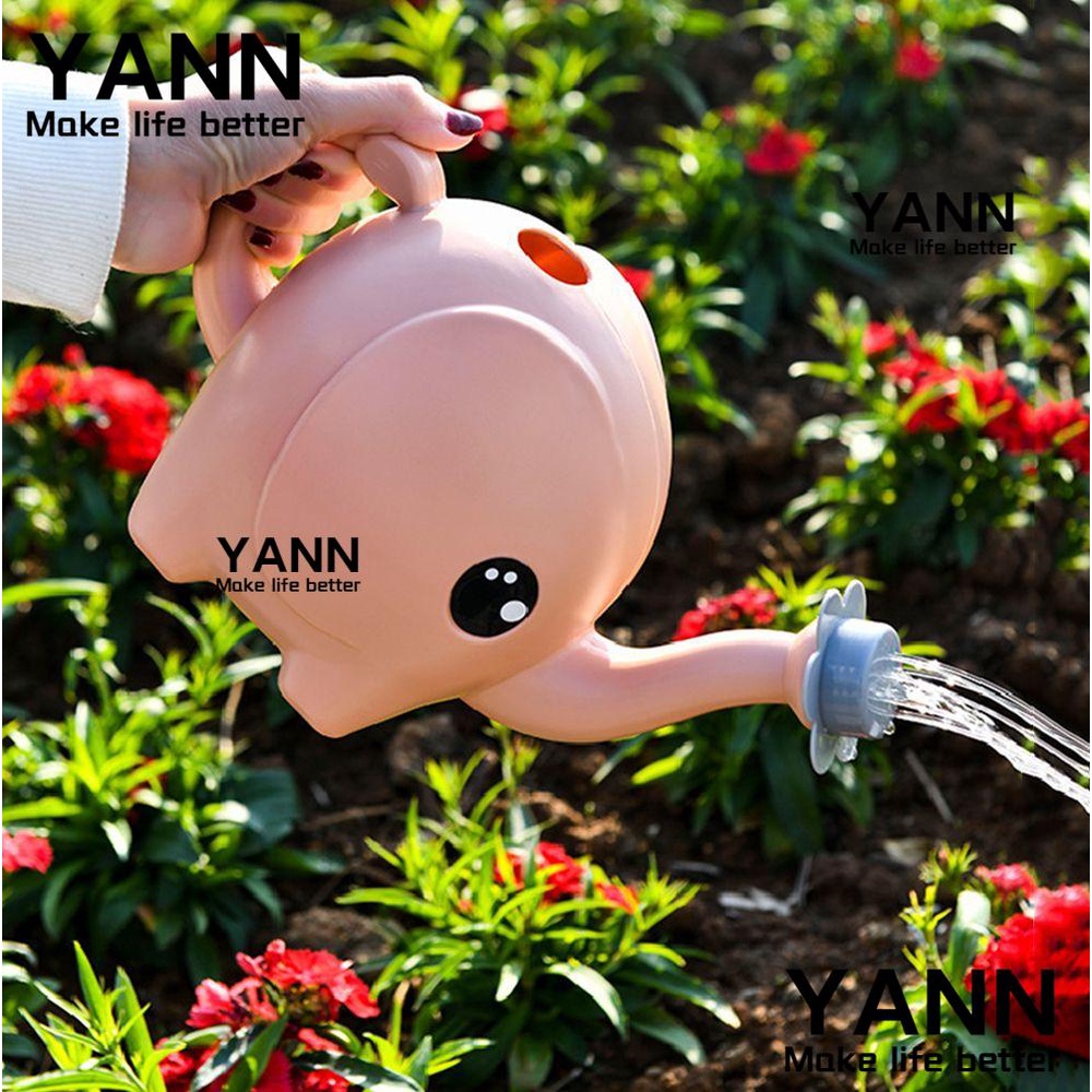 Bình Tưới Cây Bằng Nhựa Hình Chú Voi Dễ Thương 2500ml