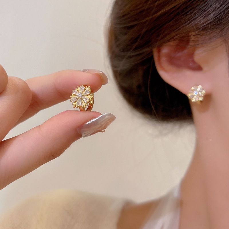 Bông Tai Mạ Bạc 925 Hình Hoa Tuyết Đính Đá Zircon Sang Trọng