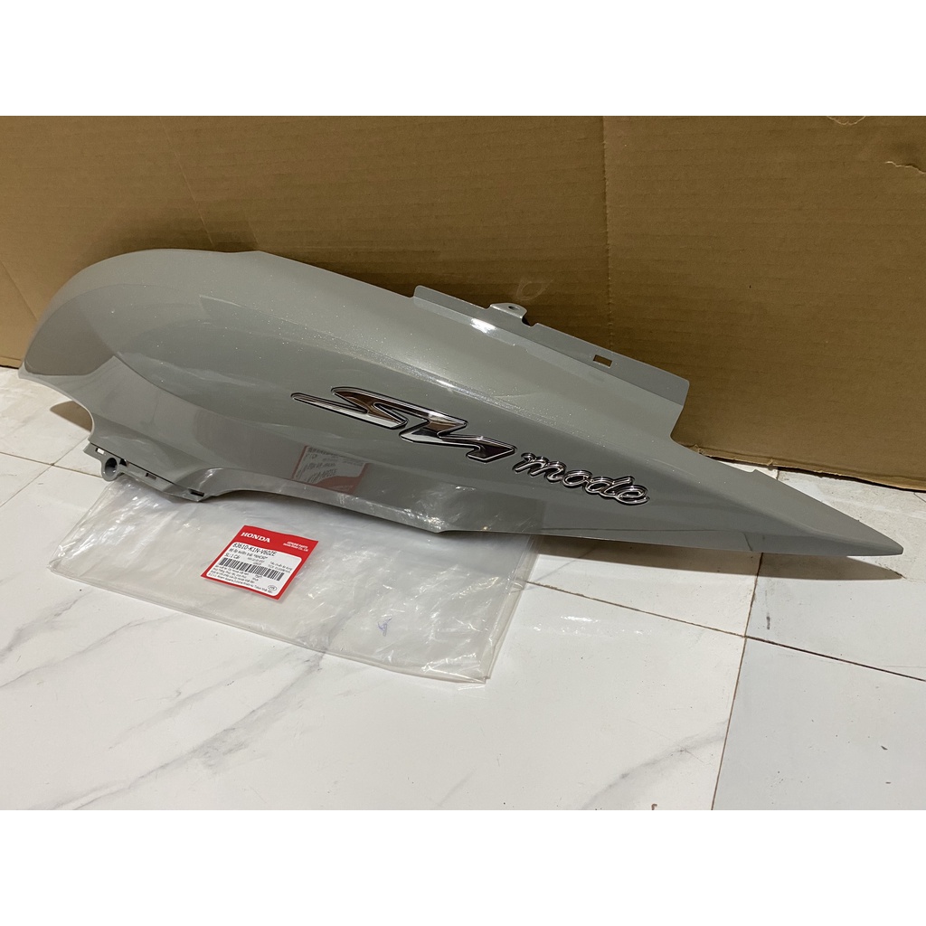 Bộ ốp sườn bên trái - ốp sau HONDA SH MODE năm 2022 màu Xám xi măng. *NHC60* 83610K1NV60ZE