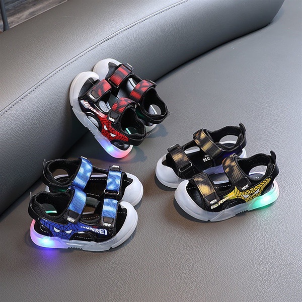 Dép sandal người nhện cho bé trai có đèn led chống vấp êm chân B602