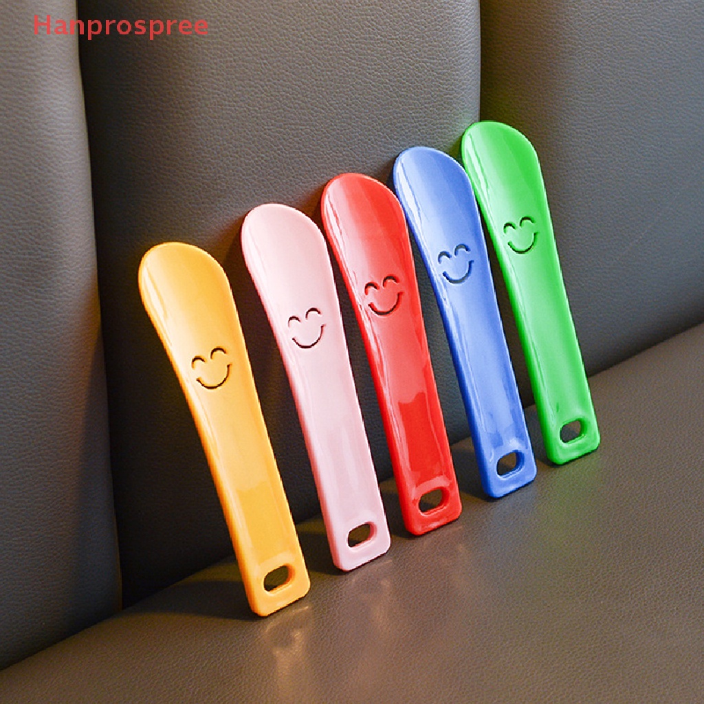 Hanprospree &gt; Giày Bốt Kim Loại Màu Trơn Hình Mặt Cười Thiết Kế Đơn Giản Nhỏ Gọn