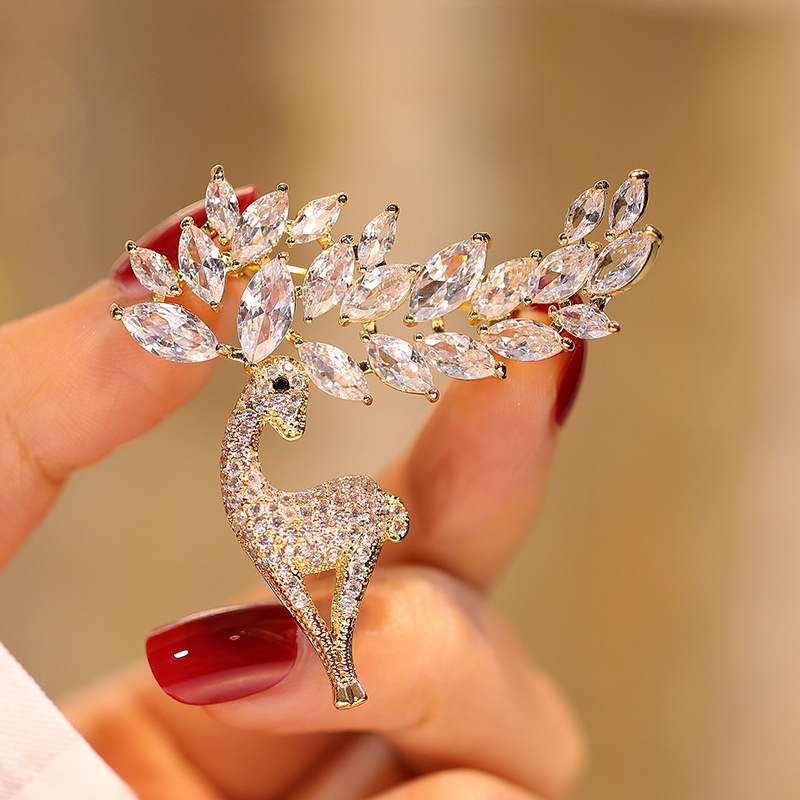 Trâm Cài Áo Hình Con Nai Đính Đá Zircon Cao Cấp Sang Trọng