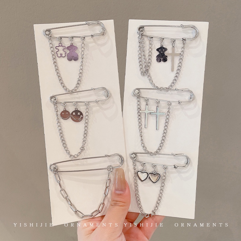 Ghim Cài Áo Hình Gấu Phối Dây Xích Phong Cách Harajuku Đơn Giản