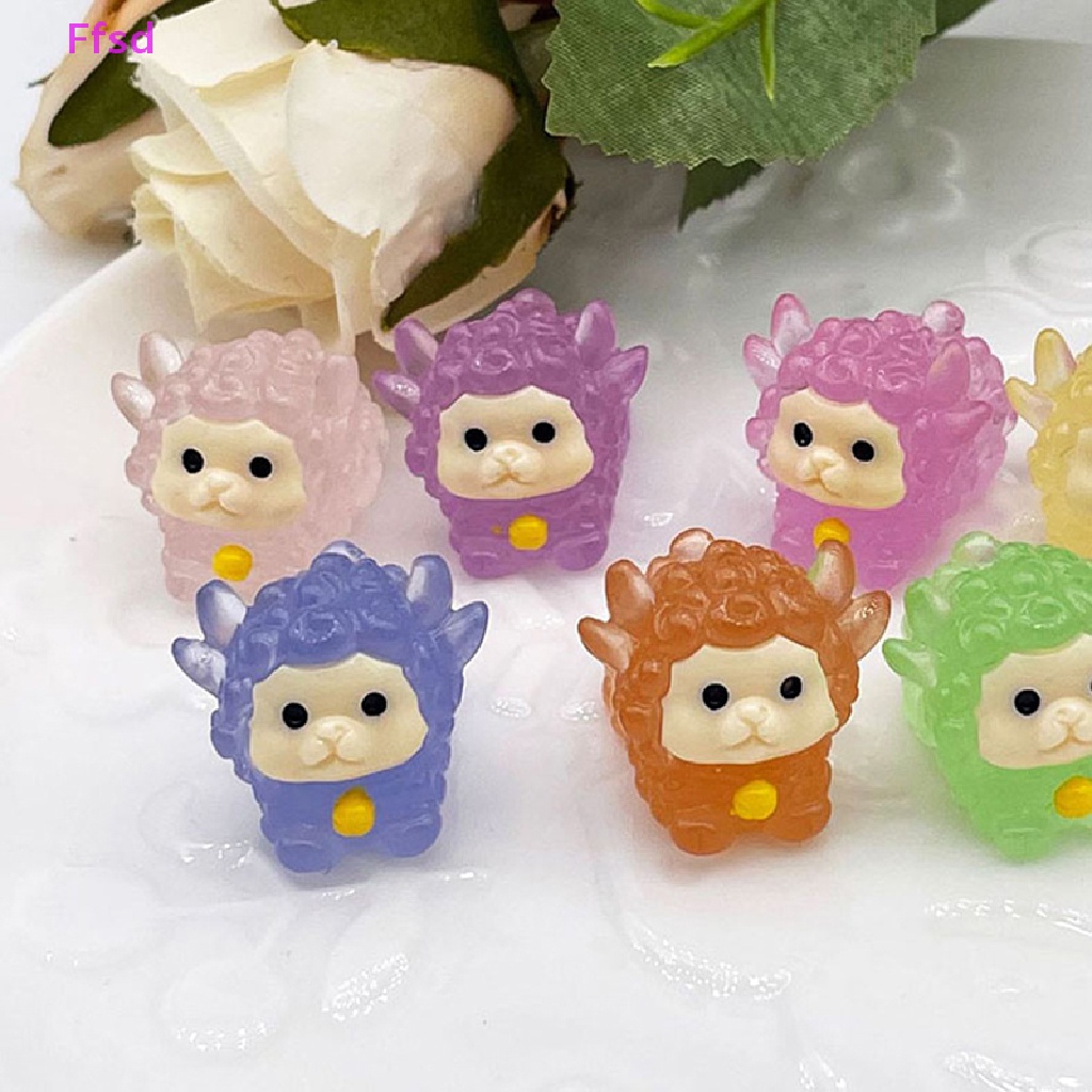 Set 10 Đồ trang trí Chú Cừu Mini Bằng Nhựa Phát Sáng Trong Bóng Tối Trang Trí