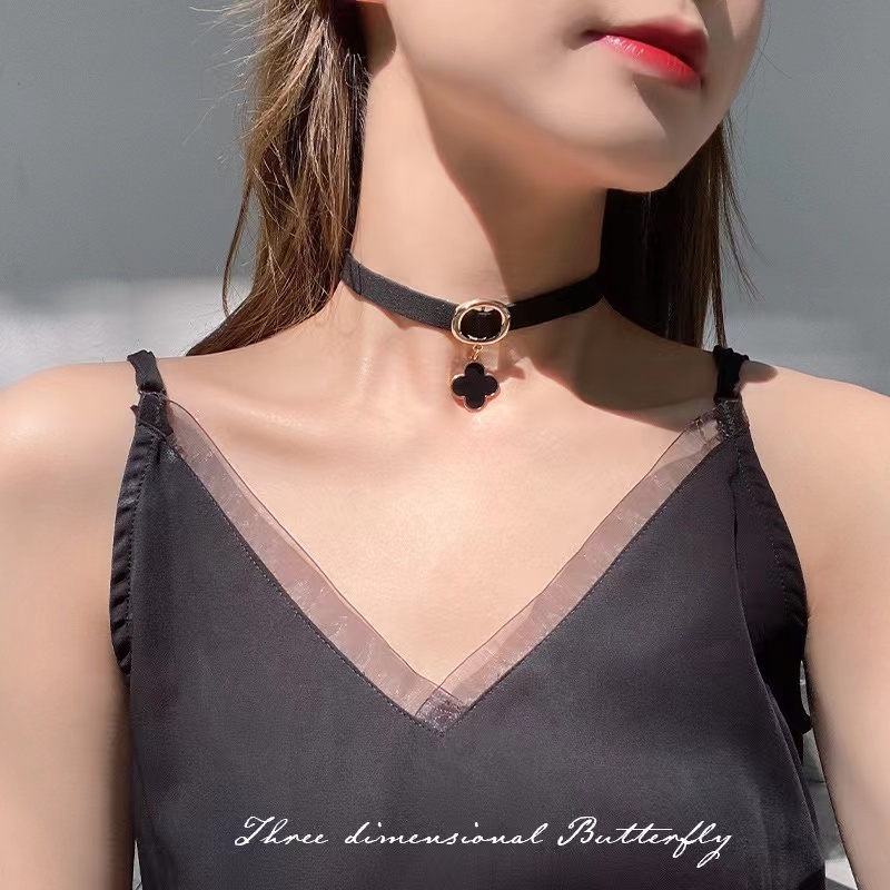 Dây Chuyền Mặt Cỏ Bốn Lá Màu Đen Thời Trang Cho Nữ