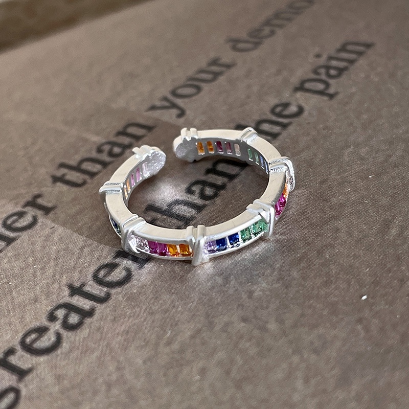 Nhẫn Hình Chữ Thập Đính Đá Zircon Màu Cầu Vồng Sang Trọng