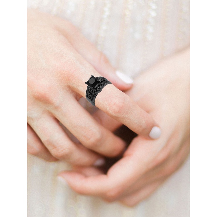 Nhẫn Đính Hôn Màu Đen Đính Đá Zircon Hình Vuông Lấp Lánh