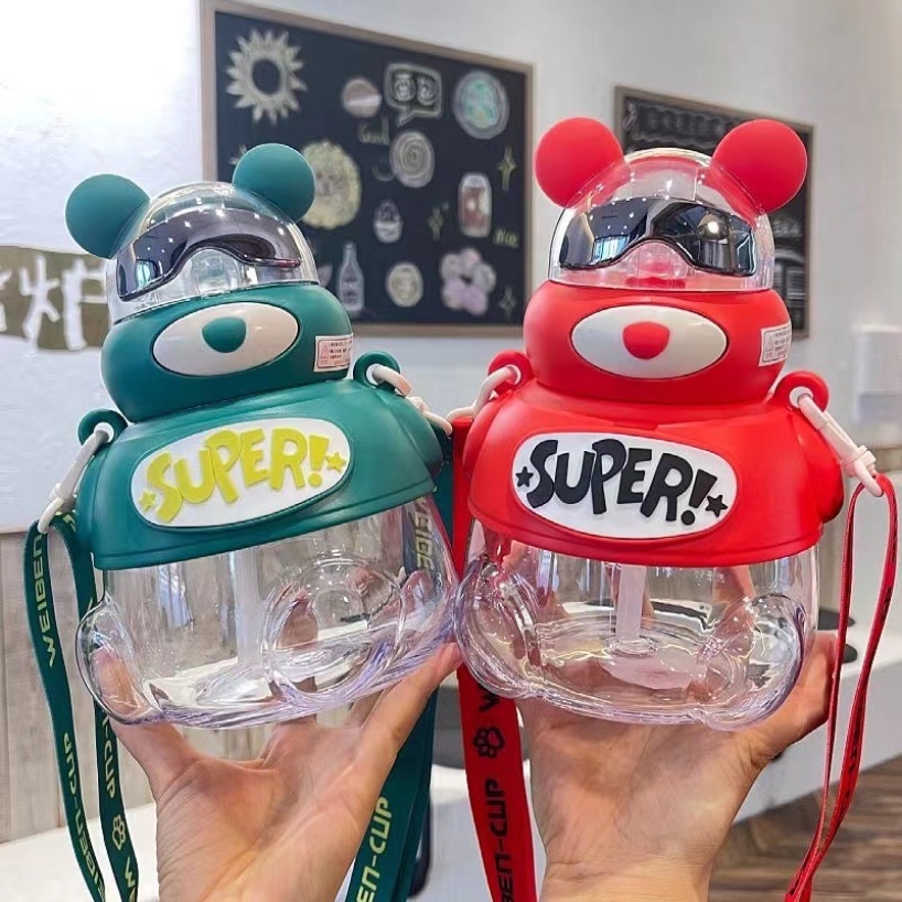 Bình Nước Hình Gấu Đeo Lưng Dung Tích Lớn 1200ml