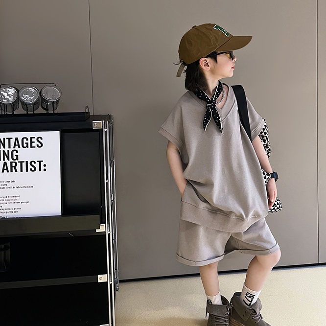 Set Áo Thun Ngắn Tay Cổ Chữ v + Quần Short Thể Thao Thời Trang Mùa Hè Cho Bé Trai