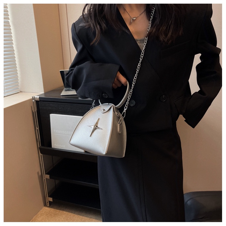 Túi Xách Đeo Vai Vai Hình Tam Giác Sức Chứa Lớn Mẫu Mới 2023 Cho Nữ HZFTR1756