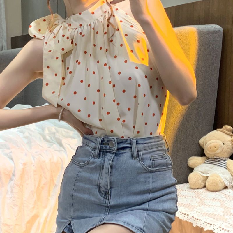 Áo Sơ Mi Sát Nách Cổ Yếm Họa Tiết Chấm Bi Nhẹ Nhàng Thiết Kế Mới Mùa Hè