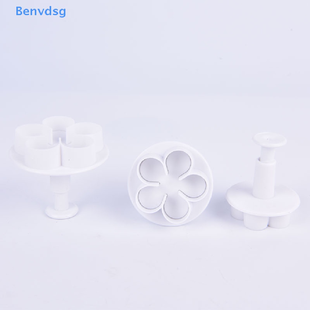 Bộ 3 Khuôn Cắt Bánh Hình Hoa Anh Đào Bằng Nhựa Tiện Dụng