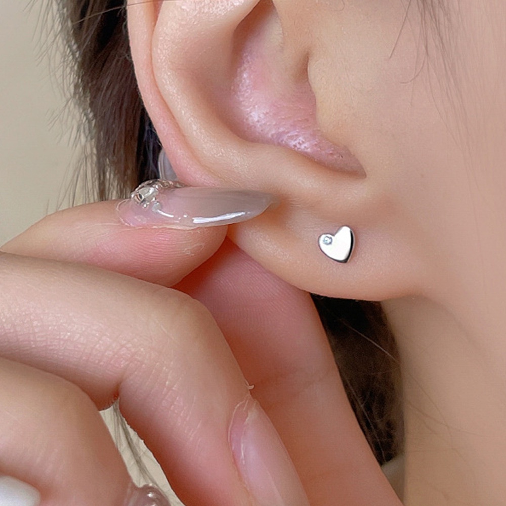 Bông Tai Xỏ Lỗ Hình Trái Tim Nhỏ Màu Bạc Dễ Thương Thời Trang Cho Nữ