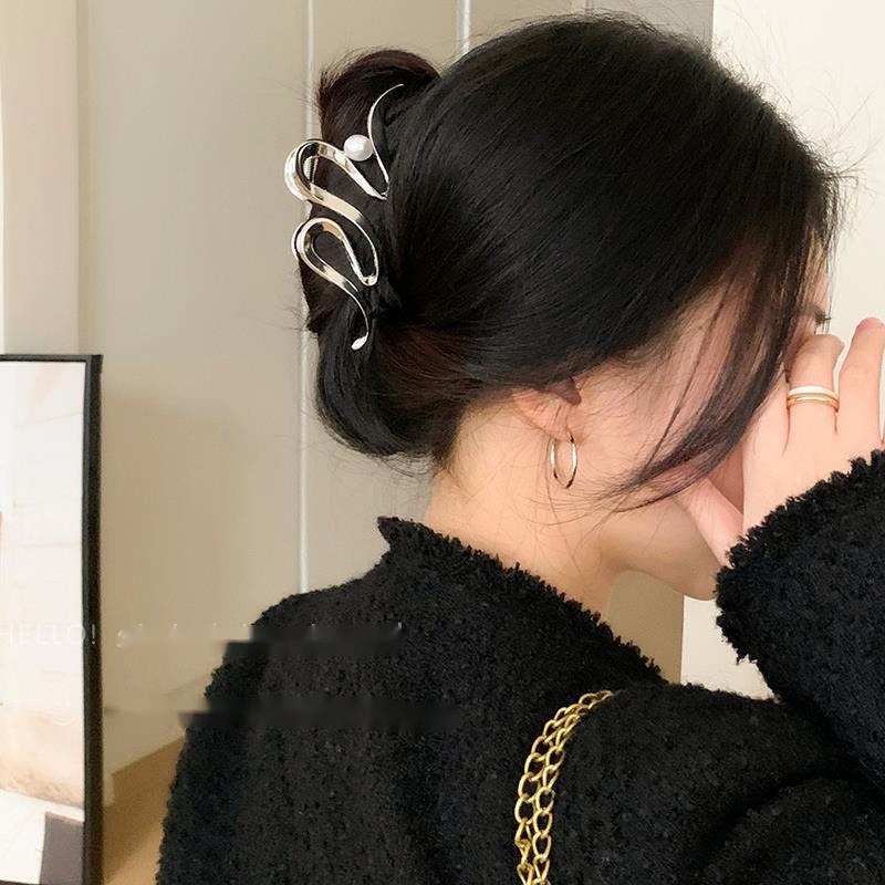 Kẹp Tóc Hình Cá Mập Đính Ngọc Trai Phong Cách Hàn Quốc Mới Cho Nữ