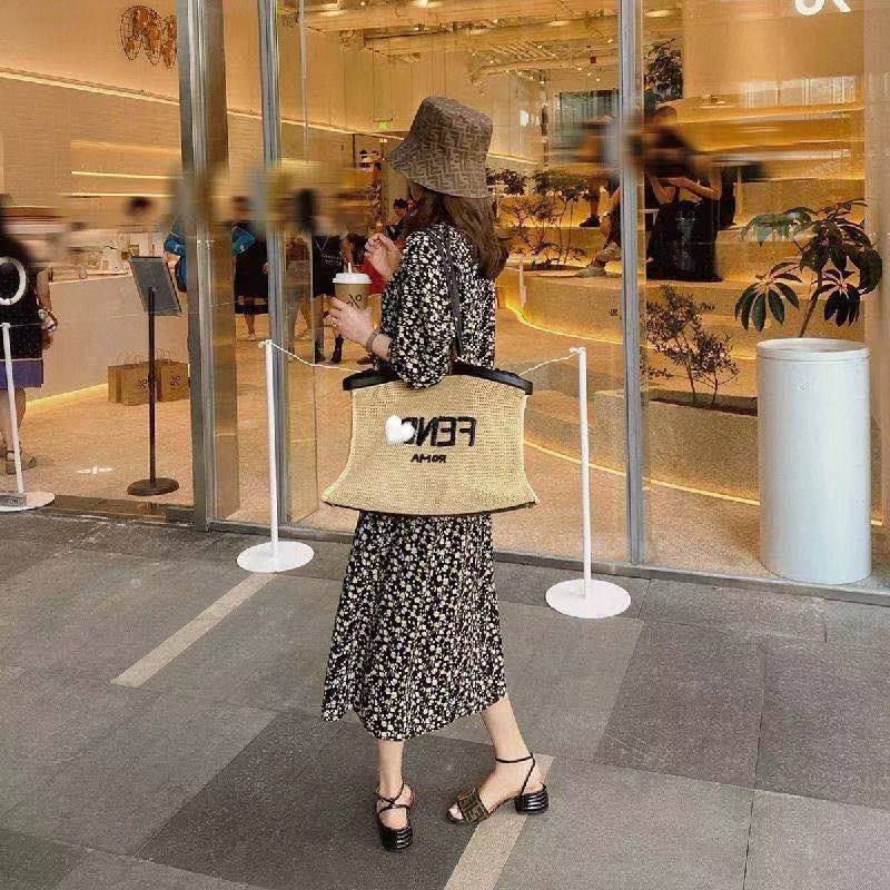 Đầm Hoa Tay Dài Nhấn Eo Plus Size
