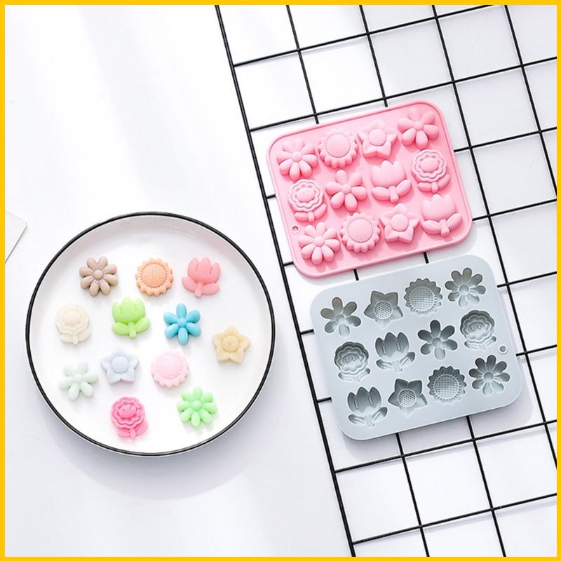 Khuôn Silicone 12 Ngăn Làm Bánh Kẹo Sô Cô La Hình Bông Hoa Chống Dính Tiện Dụng