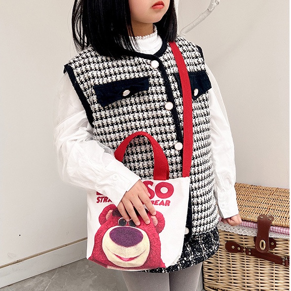 Túi Đeo Chéo Vải Canvas In Hình Gấu Dâu Tây Dễ Thương Phong Cách Hàn Quốc Cho Nam Và Nữ