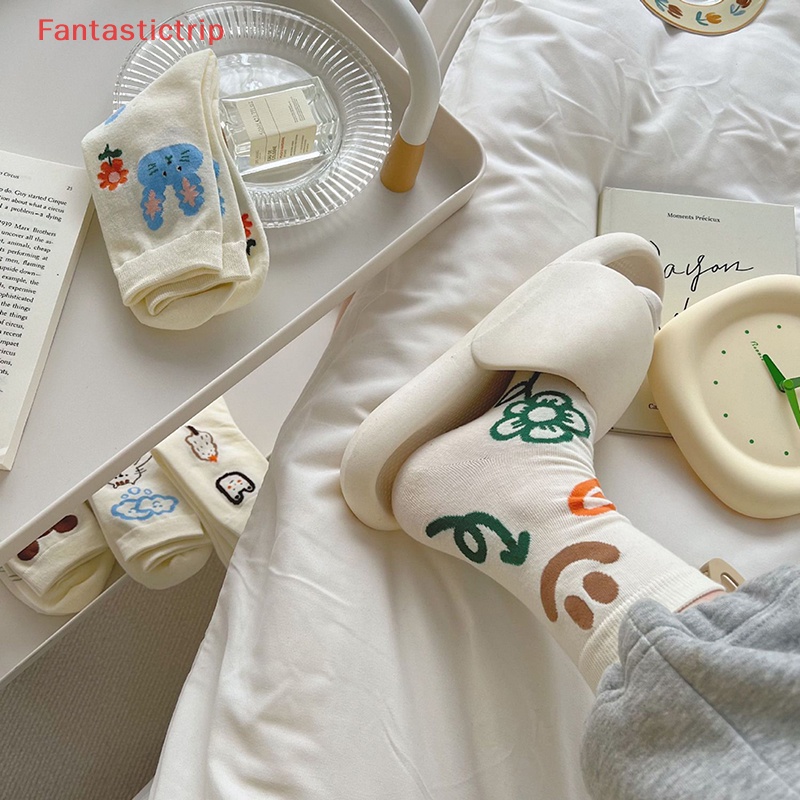 1 Đôi Tất Cotton Thoáng Khí Nhiều Màu In Họa Tiết Graffiti Dễ Thương Cho Nữ