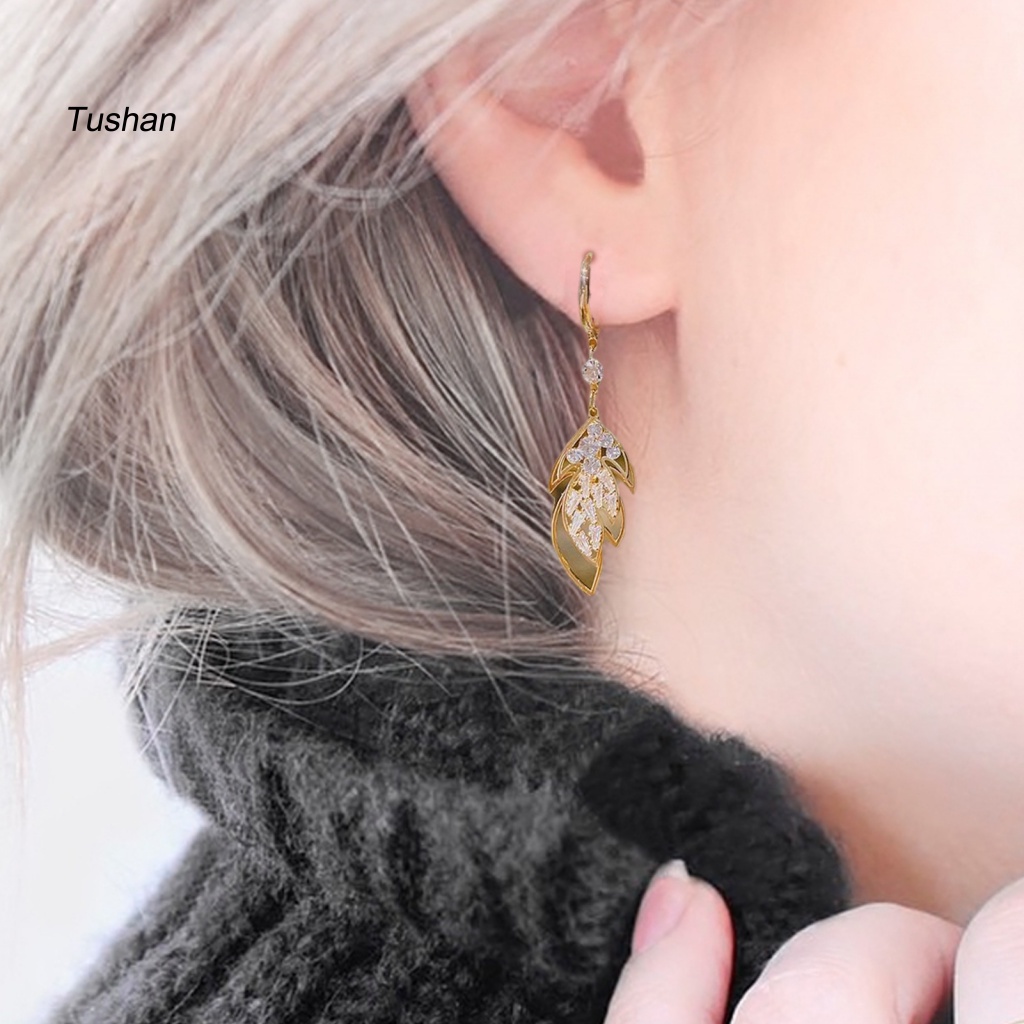 1 Đôi Bông Tai Hình Chiếc Lá Đính Đá Thời Trang Dành Cho Nữ