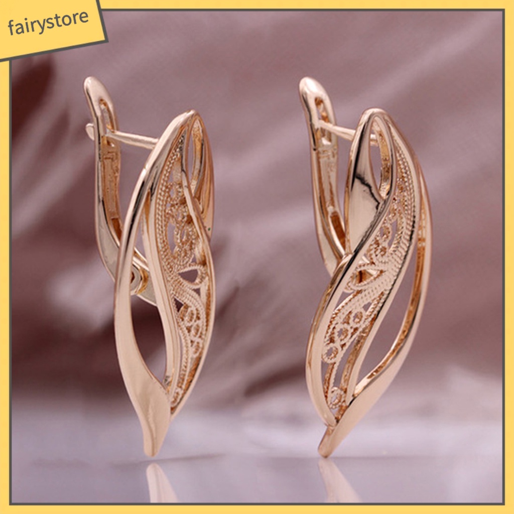 1 Đôi Bông Tai Thiết Kế Rỗng Phong Cách Vintage Tinh Tế Dành Cho Nữ