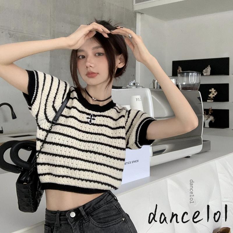 Áo Thun Nữ Tay Ngắn Thêu Hoa 1O1