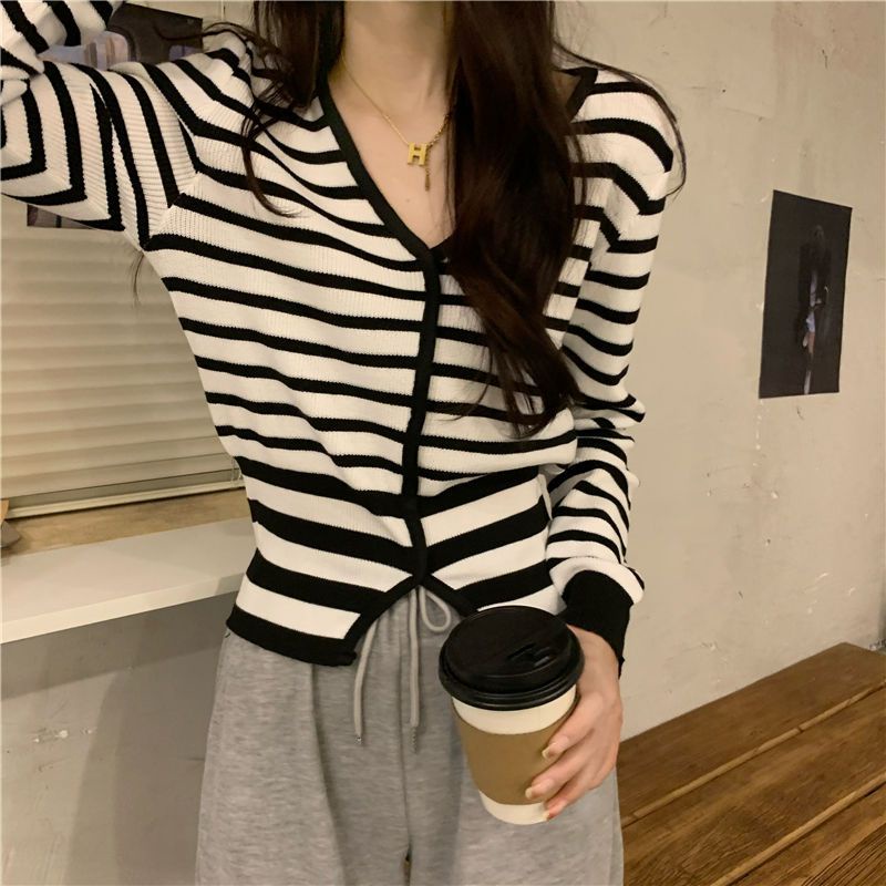 Áo Dệt Kim Tay Dài Cổ Chữ V Xẻ Tà Họa Tiết Kẻ Sọc Thời Trang Hàn Quốc Mới 2023