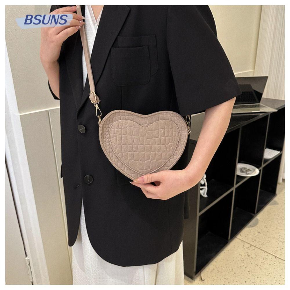 Túi Xách Nỉ Màu Đen / Đỏ Hình Trái Tim Phong Cách Retro Cho Nữ