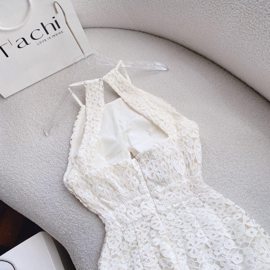 Đầm midi ren hoa cổ yếm