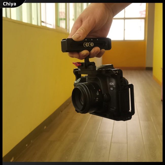 Tay Cầm Gắn Lồng Máy Ảnh Xoay 360 Độ Giao Diện Giày Lạnh Tiện Dụng