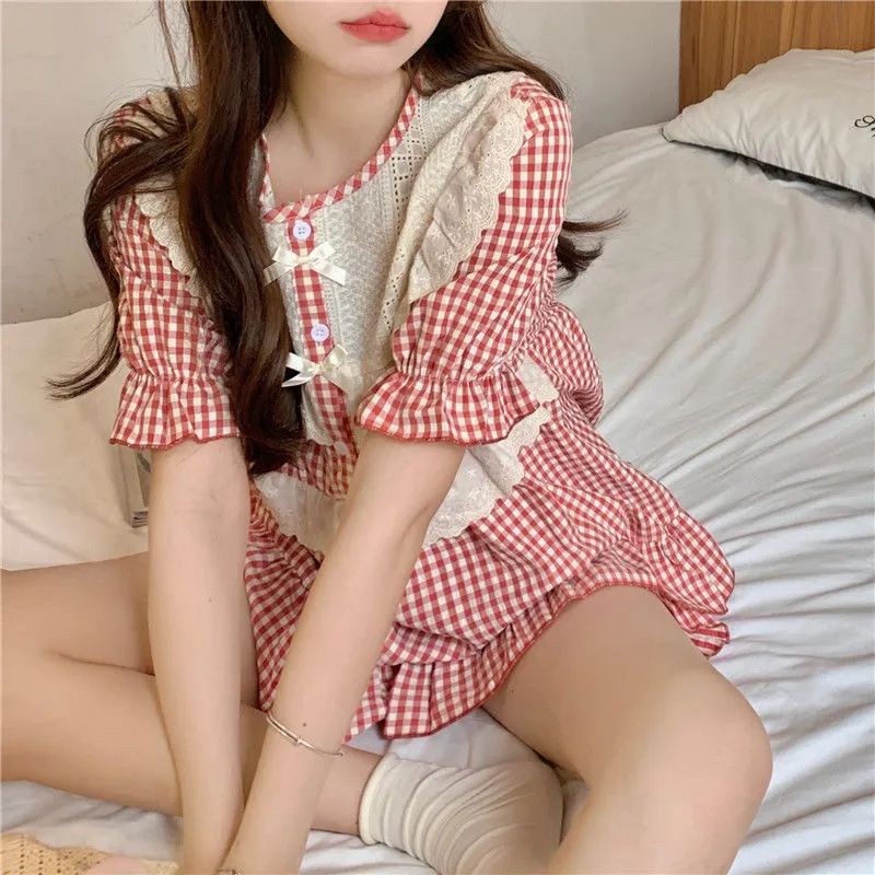 Bộ Đồ Ngủ Tay Ngắn Phối Ren Họa Tiết Caro Đỏ Ngọt Ngào Dễ Thương Thời Trang Mùa Hè Cho Nữ