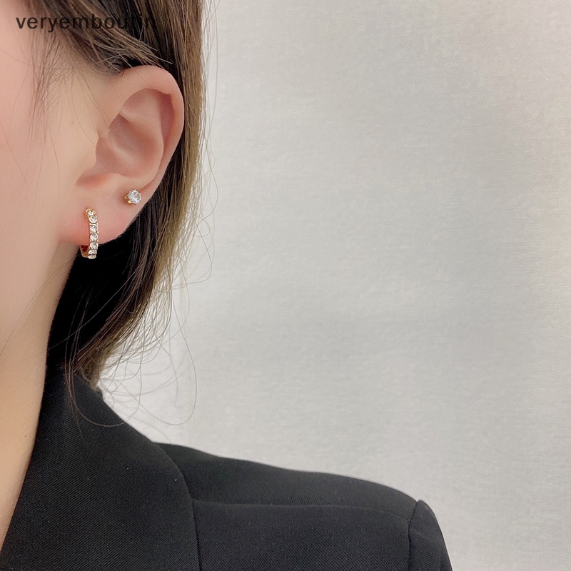 1 Bộ Khuyên Tai Kim Loại Hình Tròn Nhỏ Thời Trang Dành Cho Nữ