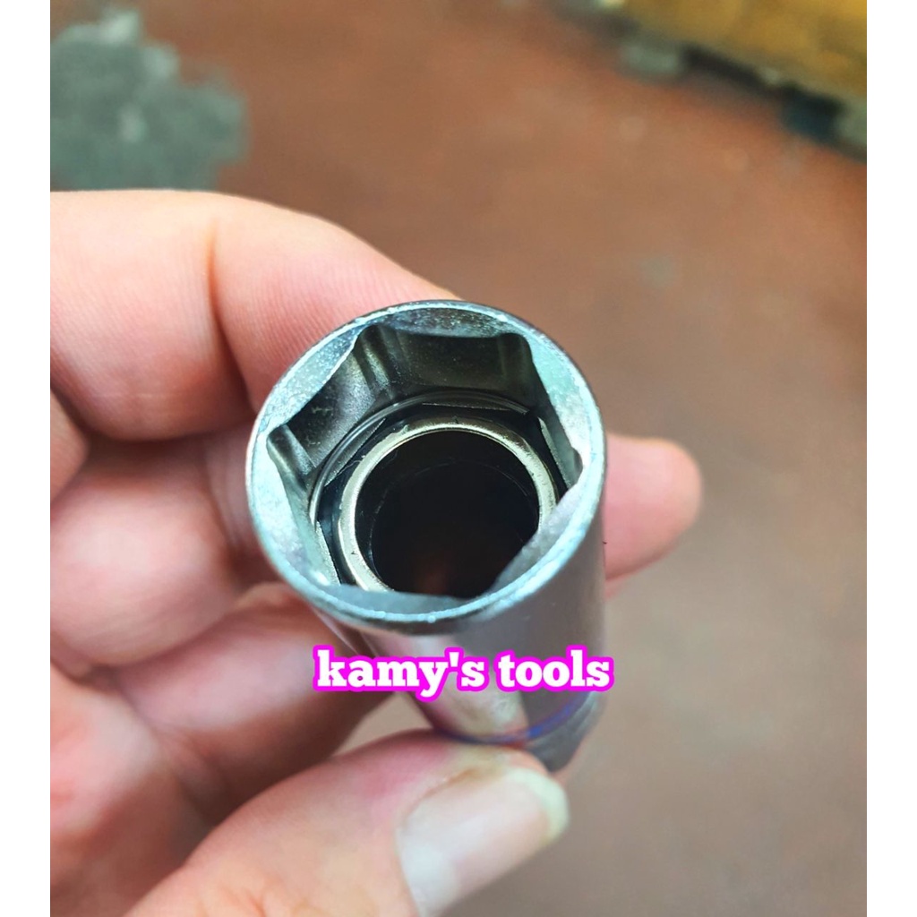 Đầu khẩu tuýp tháo mở bugi có nam châm 16mm 3/8 inch 6 cạnh dài 70mm Kingtony 366516