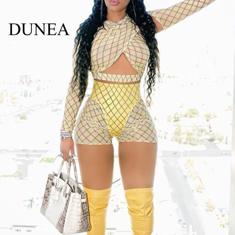 Set Áo Croptop Tay Dài + Quần Sọt Hoạ Tiết Kẻ Sọc Cho Phái Nữ