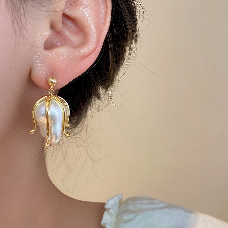 Bông Tai Mạ Bạc Hình Hoa Đính Ngọc Trai Phong Cách Baroque Sang Trọng