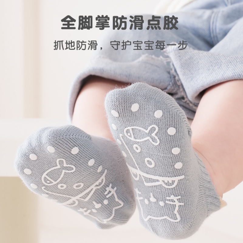 Vớ trẻ em mới mùa thu và mùa đông có dán chống trượt, vớ sàn tập đi cho bé, vớ thuyền sơ sinh hoạt hình dễ thương