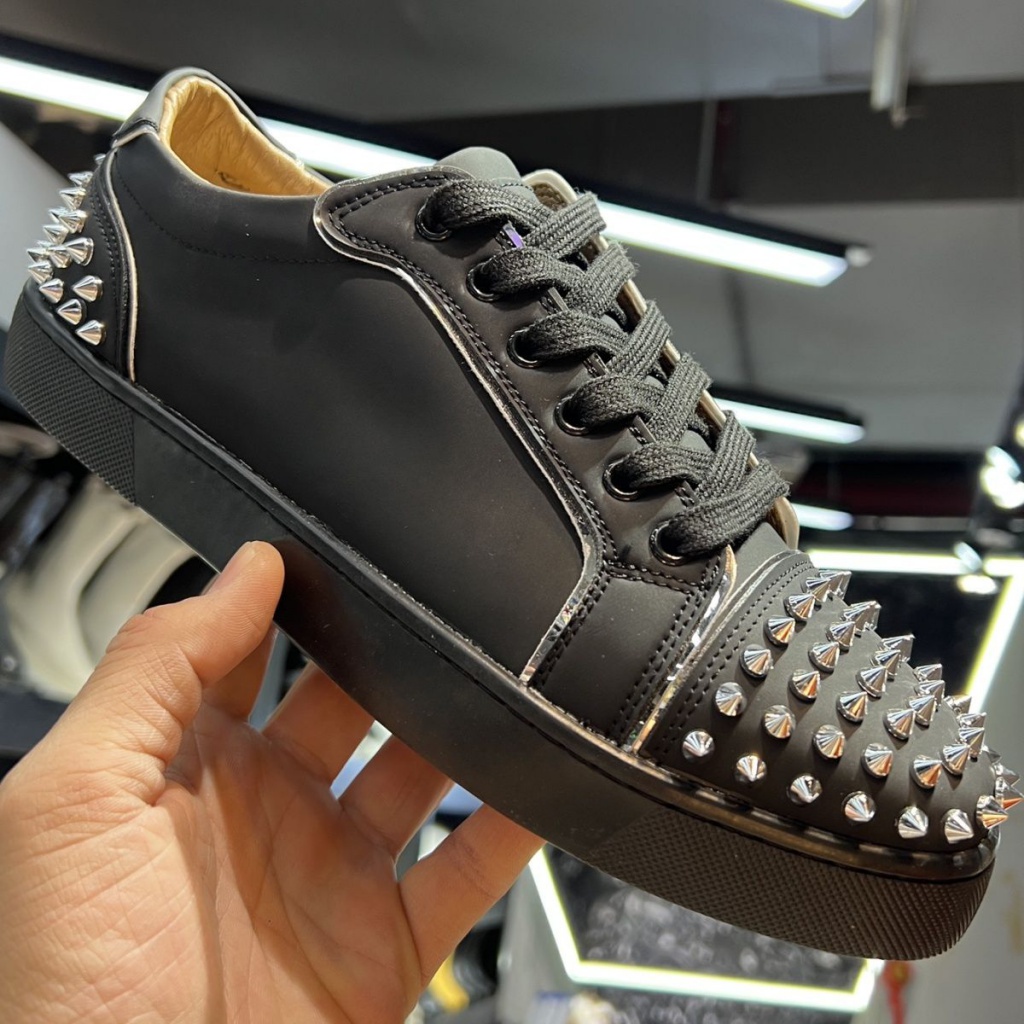 D5LJ Christian Louboutin 2023 spring rivets all-matching small white bottom fashion series