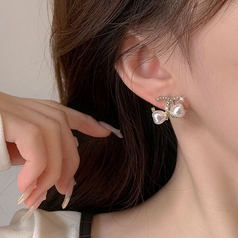 Khuyên Tai Hình Trái Tim Đính Hạt Ngọc Trai Phong Cách Thời Trang Mới 2023